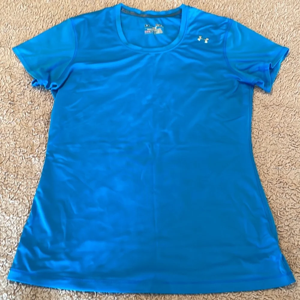 UNDER ARMOUR Heatgear Short Sleeved Dri Fit Shirt - Women’s Medium